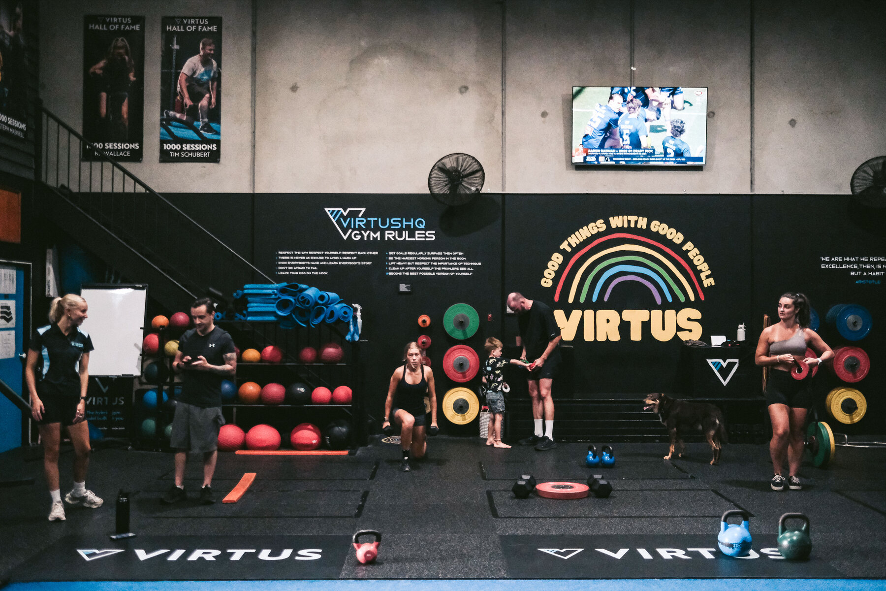 Members and coaches training together at Virtus.